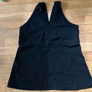 Lululemon Cross, v-neck black tank